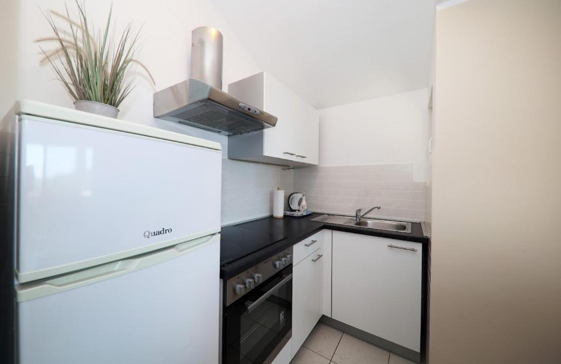 Apartments Kate Муртер Екстер'єр фото