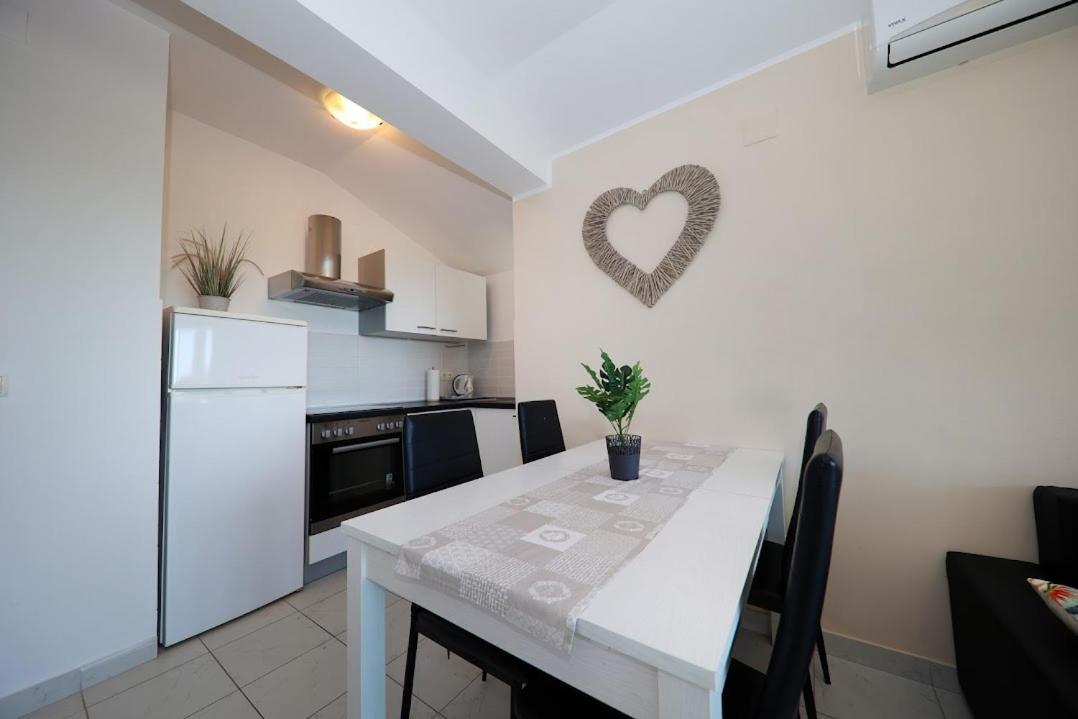 Apartments Kate Муртер Екстер'єр фото