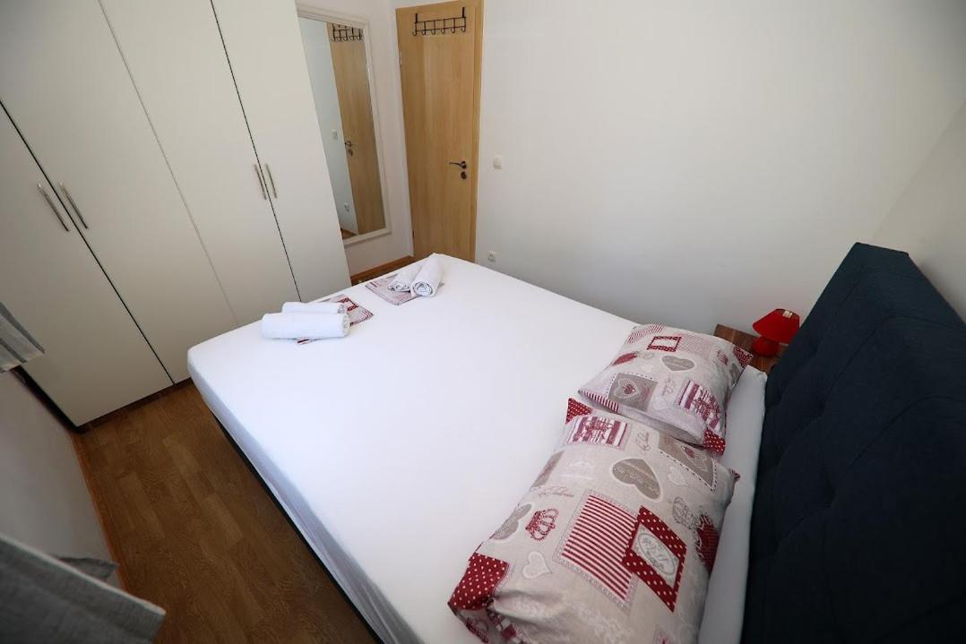 Apartments Kate Муртер Екстер'єр фото