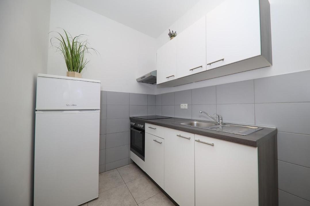 Apartments Kate Муртер Екстер'єр фото